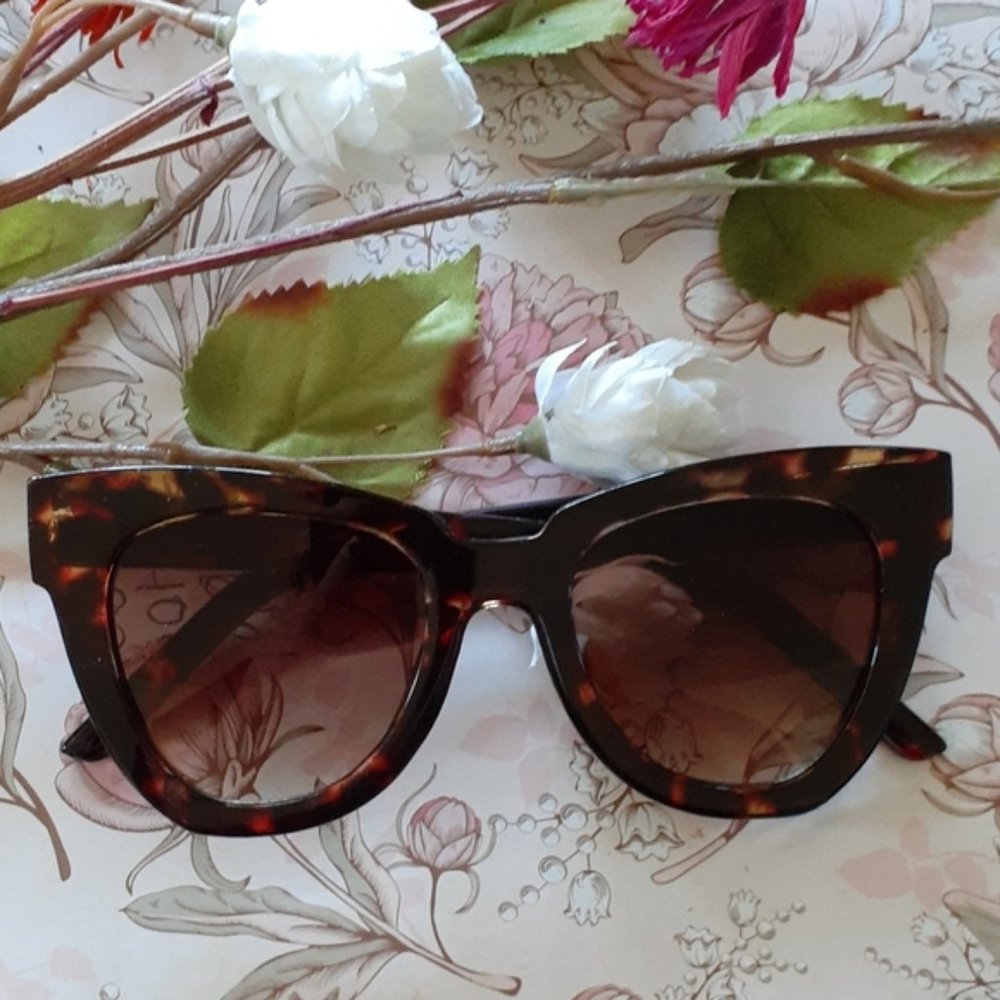 SOLD SOLD SOLD   ........Leopard Print Cat Eye Sunglasses